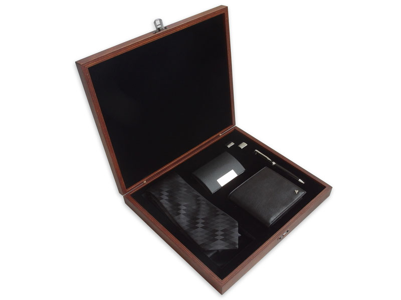 Ahşap kutuda VIP hediye seti