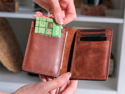 Vertical Bifold Leather Wallet