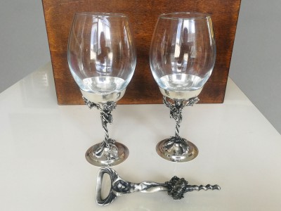 Special Design Set of 2 Wine Glasses