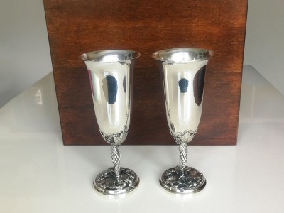 Special Design Set of 2 Champagne Glasses